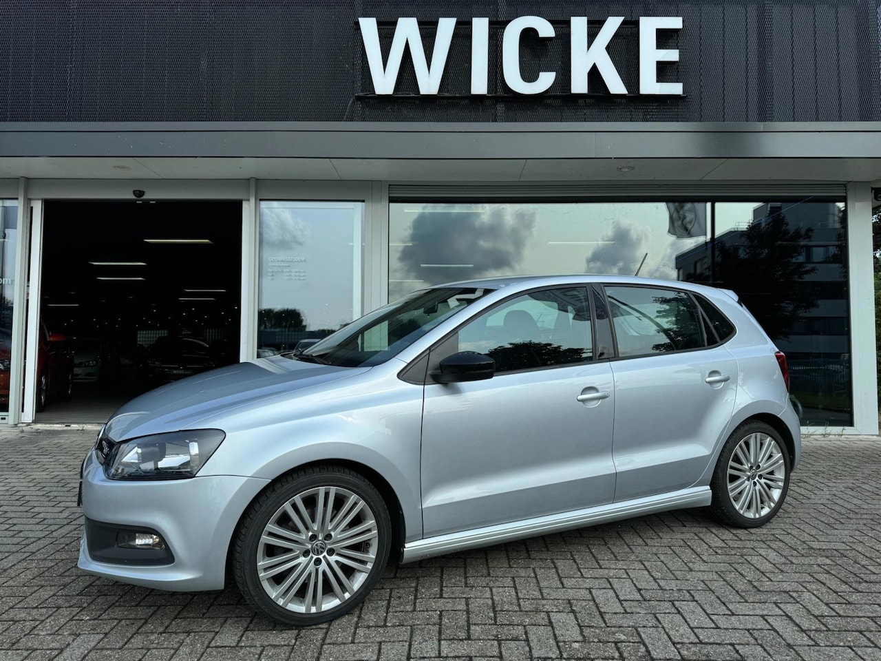 Volkswagen Polo - 1.4 TSI BlueGT 140 PK DSG Navigatie Leder alcantara - AutoWereld.nl
