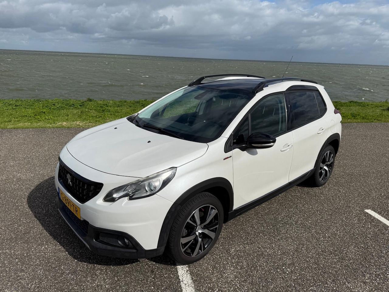 Peugeot 2008 - 1.2 PureTech Allure GT-line - AutoWereld.nl