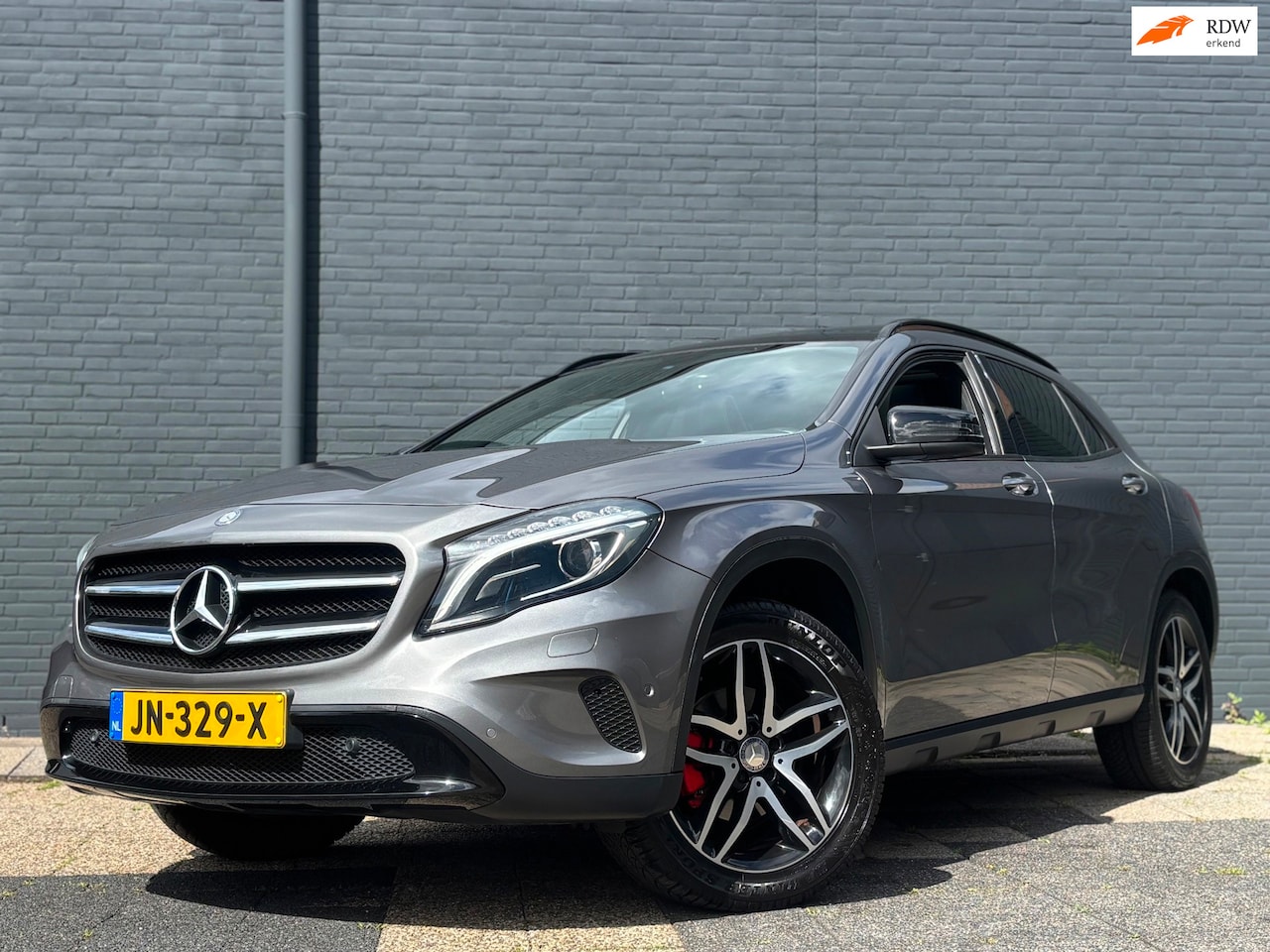 Mercedes-Benz GLA-Klasse - | Automaat | Pano | Elektrische Trekhaak - AutoWereld.nl