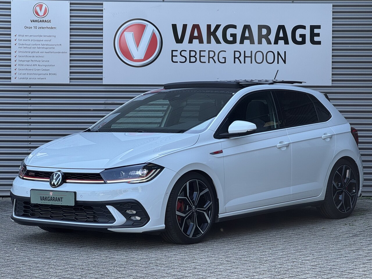 Volkswagen Polo - 2.0 TSI GTI DSG SCHUIFDAK,IQ-LIGHT,BEATS - AutoWereld.nl
