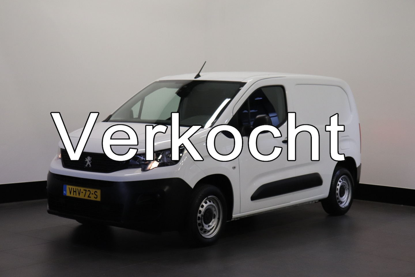 Peugeot Partner - 1.2 Benzine EURO 6 - Airco - Carkit - PDC - € 11.950,- Excl. - AutoWereld.nl