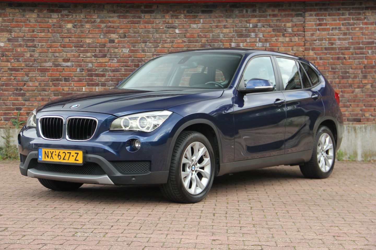 BMW X1 - SDrive18i Trekhaak afneembaar| Stoelverwarming| Parkeersensoren V+A - AutoWereld.nl