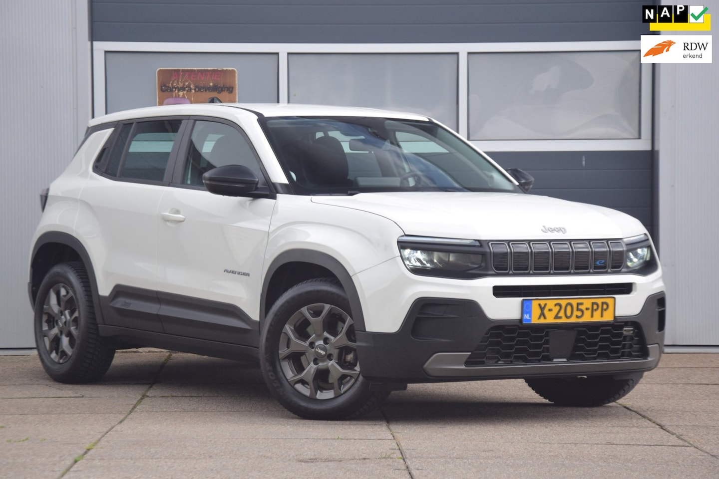 Jeep Avenger - Longitude 54 kWh APPLE CARPLAY/WARMTEPOMP/LED KOPLAMPEN - AutoWereld.nl