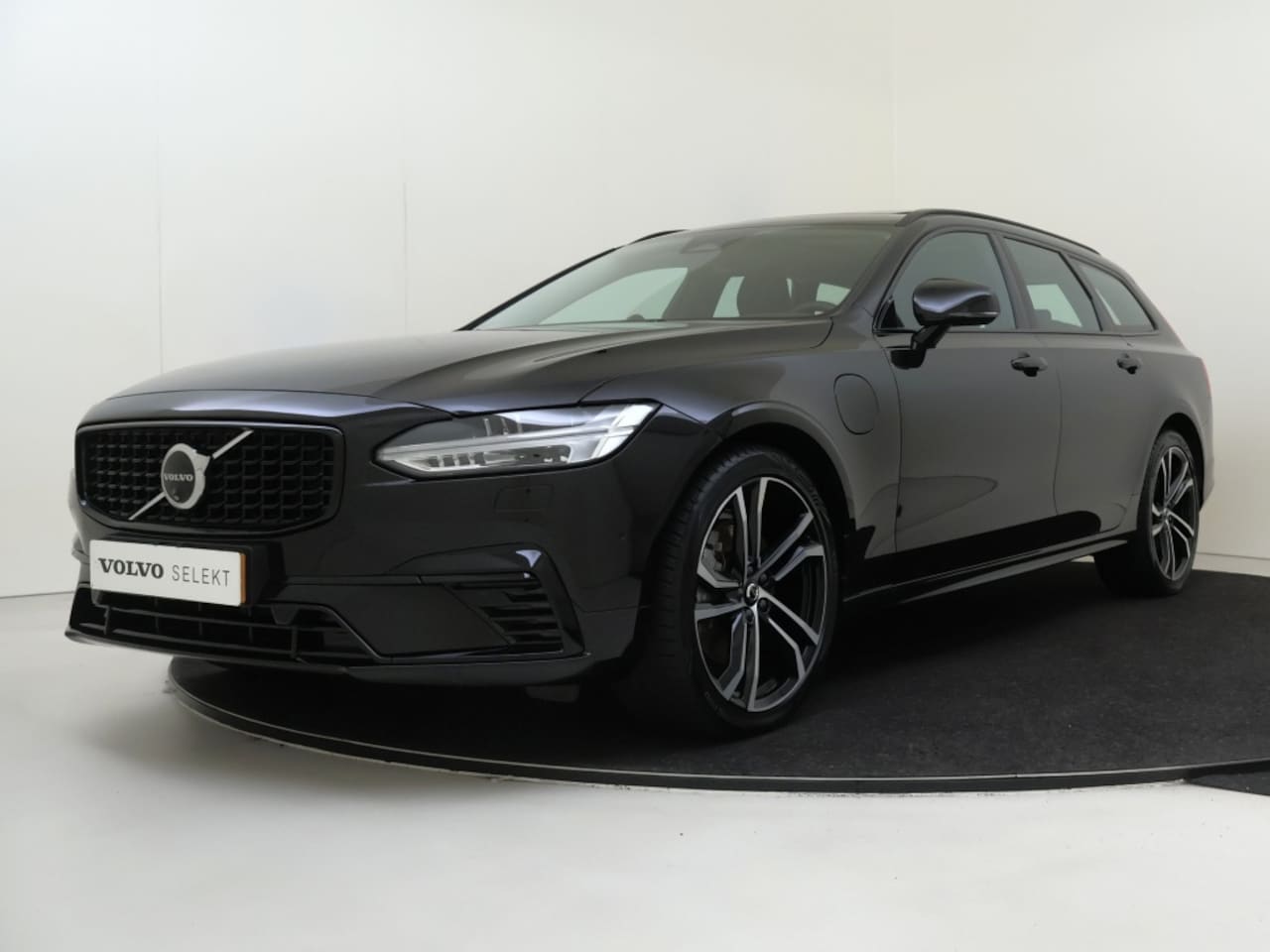 Volvo V90 - T8 Ultra Dark | B&w Audio | Trekhaak | 360 Graden Camera | - AutoWereld.nl