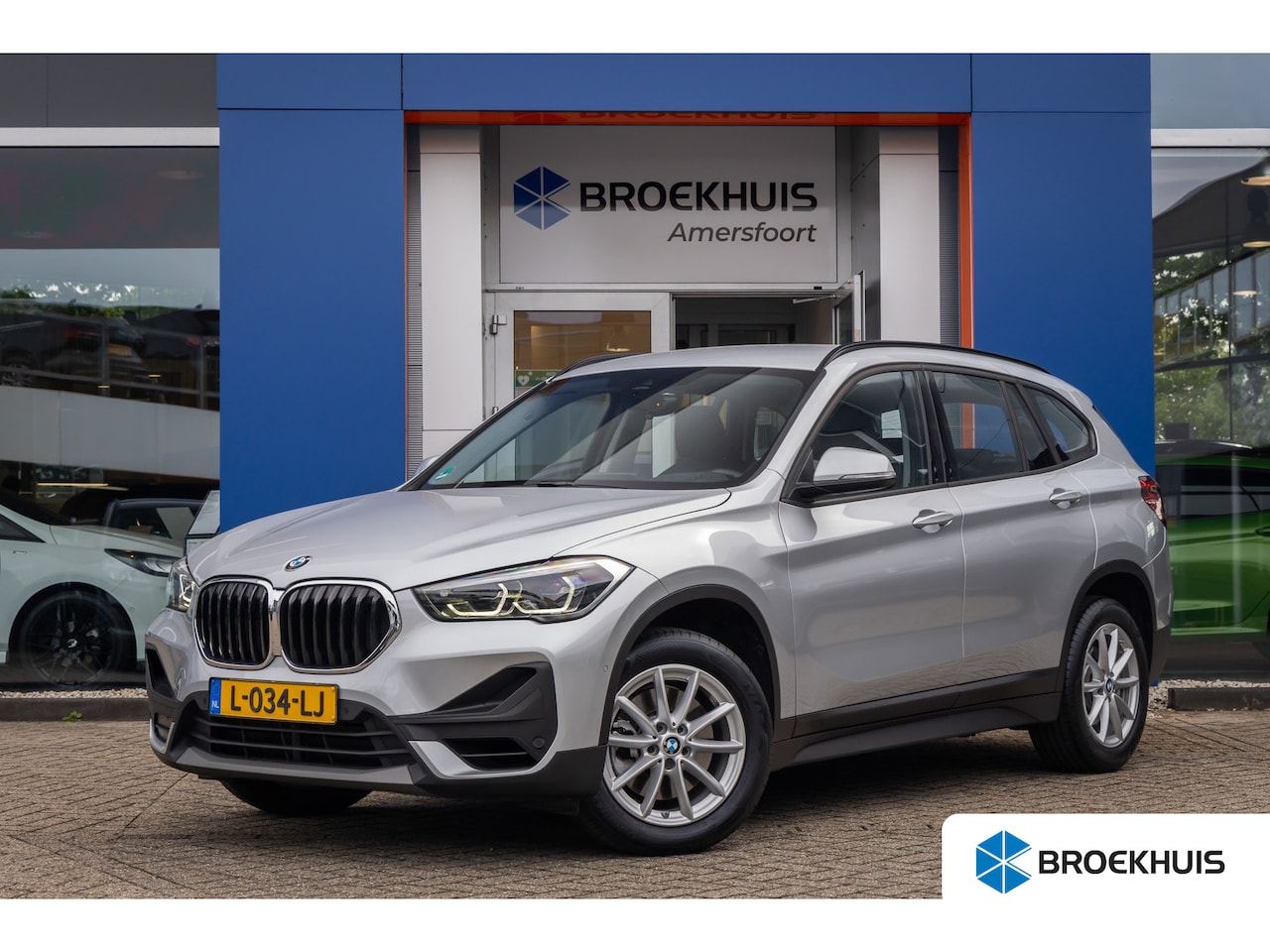 BMW X1 - sDrive20i Business Edition Plus | Head-up | Leder | Camera | Stoelverwarming | Navigatie | - AutoWereld.nl