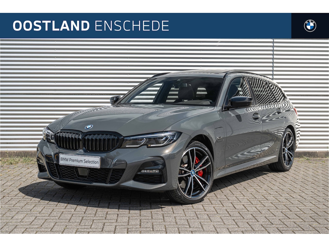 BMW 3-serie Touring - 330e xDrive M Sport Automaat / Trekhaak / Panoramadak / Sportstoelen / Comfort Access / Ac - AutoWereld.nl