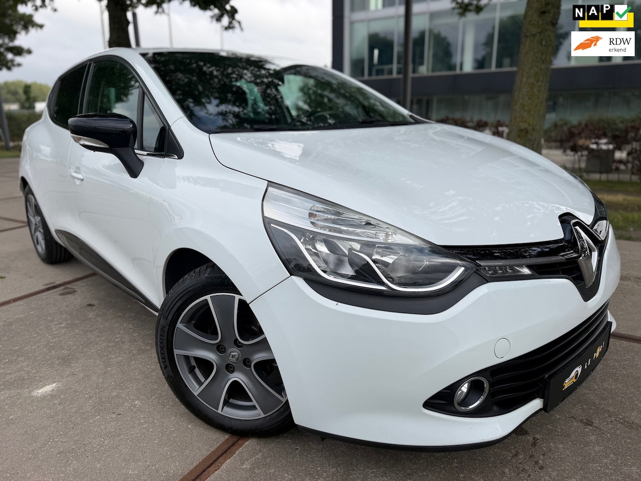 Renault Clio - | 0.9 | TCe | 2015 | 5DRS | NWE APK | NAP | LED | NAVI - AutoWereld.nl