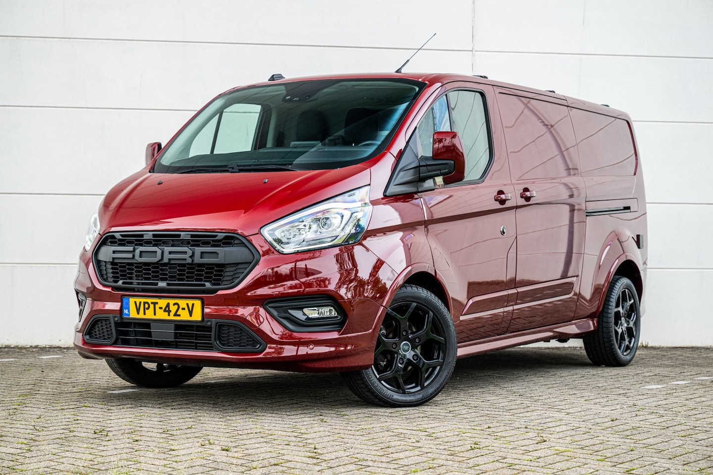 Ford Transit Custom - 2.0 TDCI 185pk AUT. L2H1 Sport 2x Schuifdeur |ACC|Navi|Camera|Trekhaak| - AutoWereld.nl