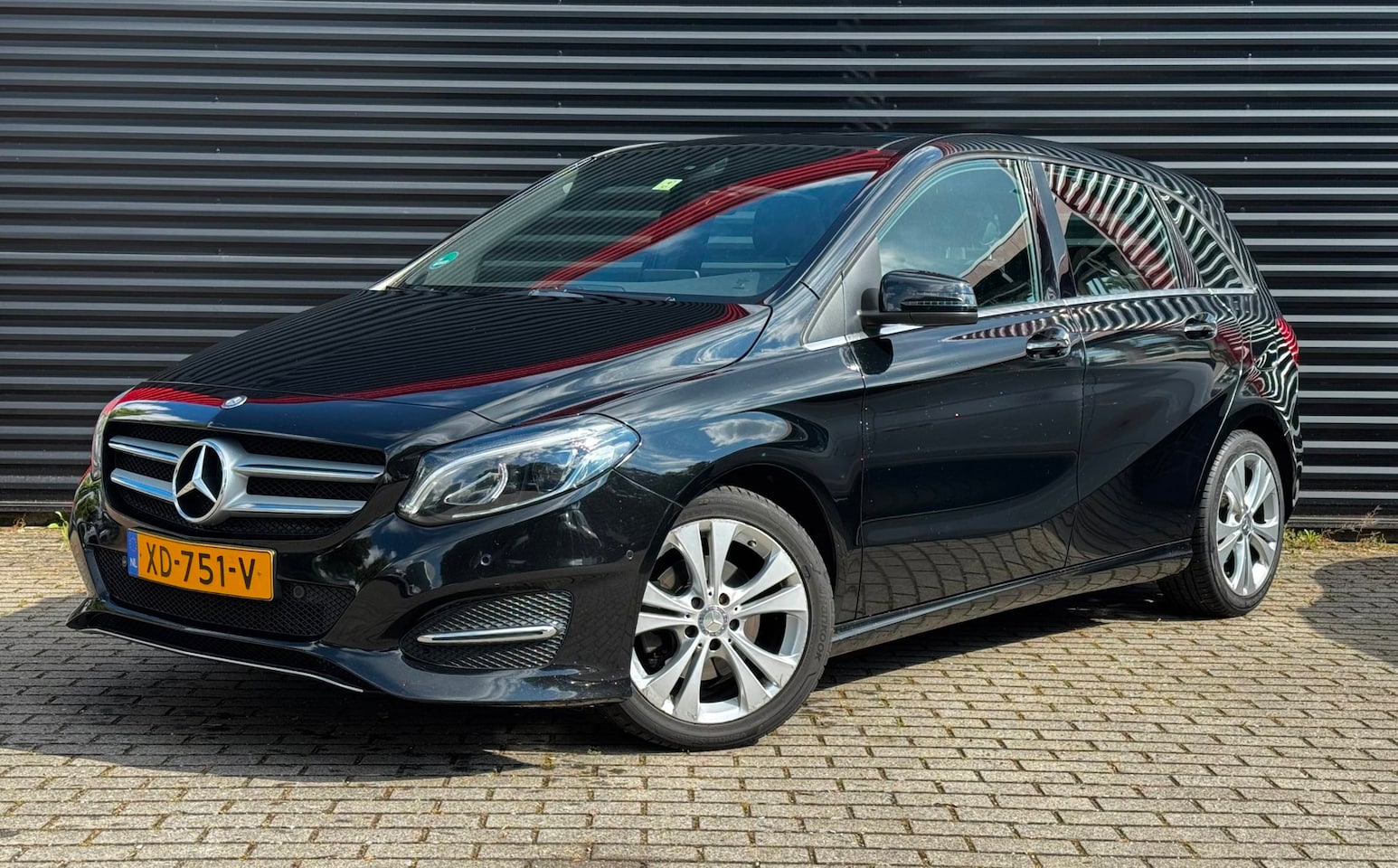 Mercedes-Benz B-klasse - CDI Ambition | Panorama Dak | Trekhaak | LED Koplampen | Cruise Control | Navigatie - AutoWereld.nl