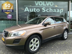 Volvo XC60 - 2.0 T5 Momentum Plus Automaat | Rijklaar incl garantie | Panoramadak Trekhaak Camera 4-C c
