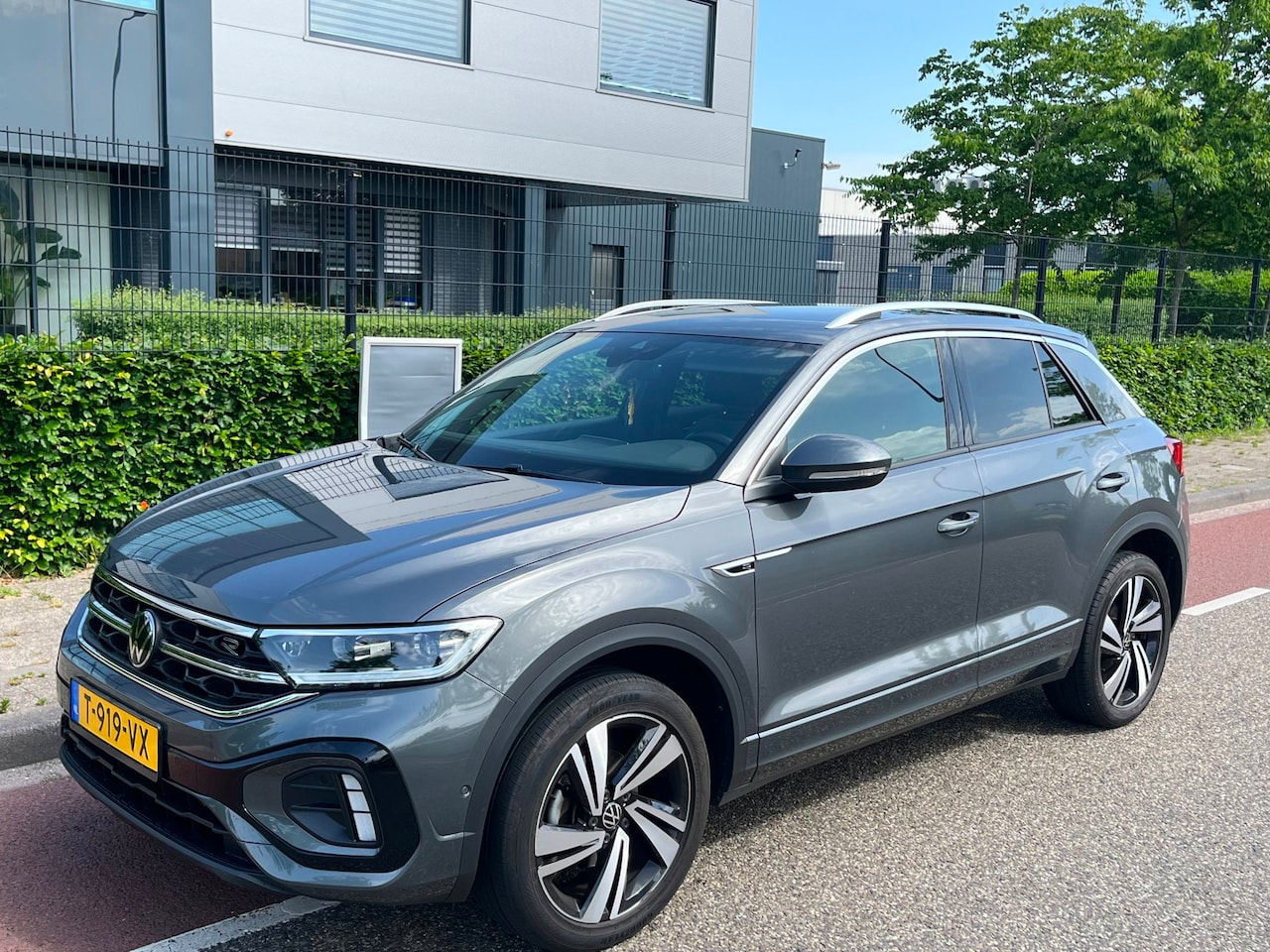 Volkswagen T-Roc - 1.5 TSI R-Line Business+ Automaat Navigatie Stoel-verwarming Cruise/climate-control - AutoWereld.nl