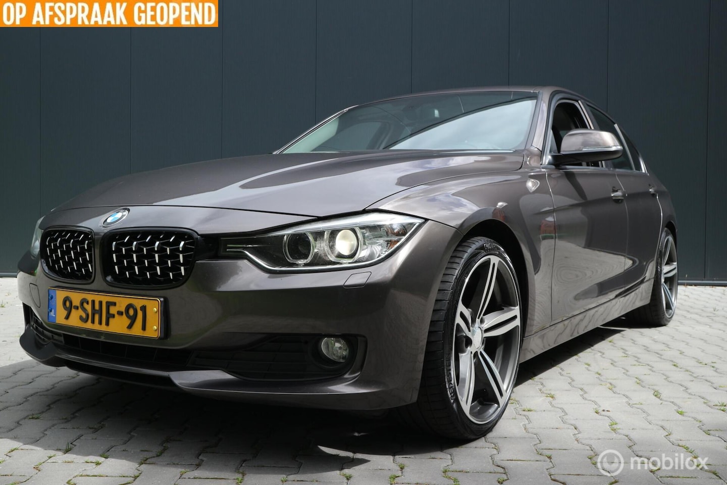 BMW 3-serie - 320d High Executive AUTOMAAT/XENON/NAVIGATIE/NAP - AutoWereld.nl