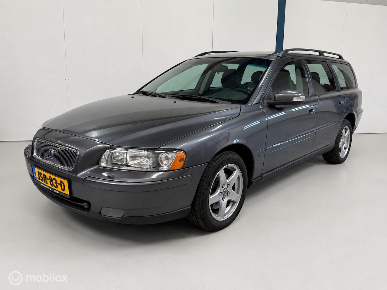 Volvo V70 - 2.5T AWD Edition AUTOMAAT - AutoWereld.nl