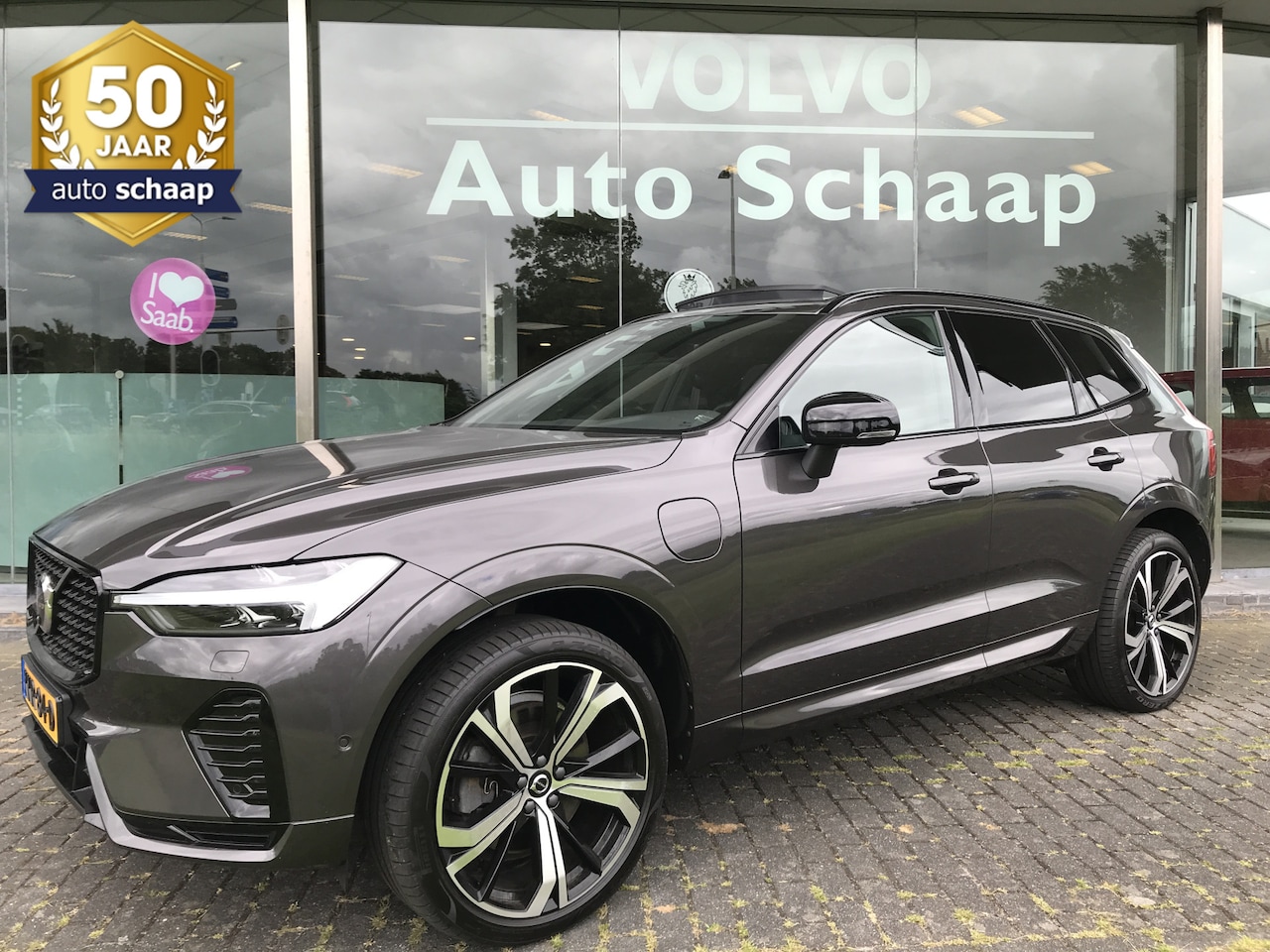 Volvo XC60 - 2.0 T8 Plug-in hybrid AWD Ultra Dark | Rijklaar incl 12 mnd Bovag | Panoramadak Trekhaak - AutoWereld.nl