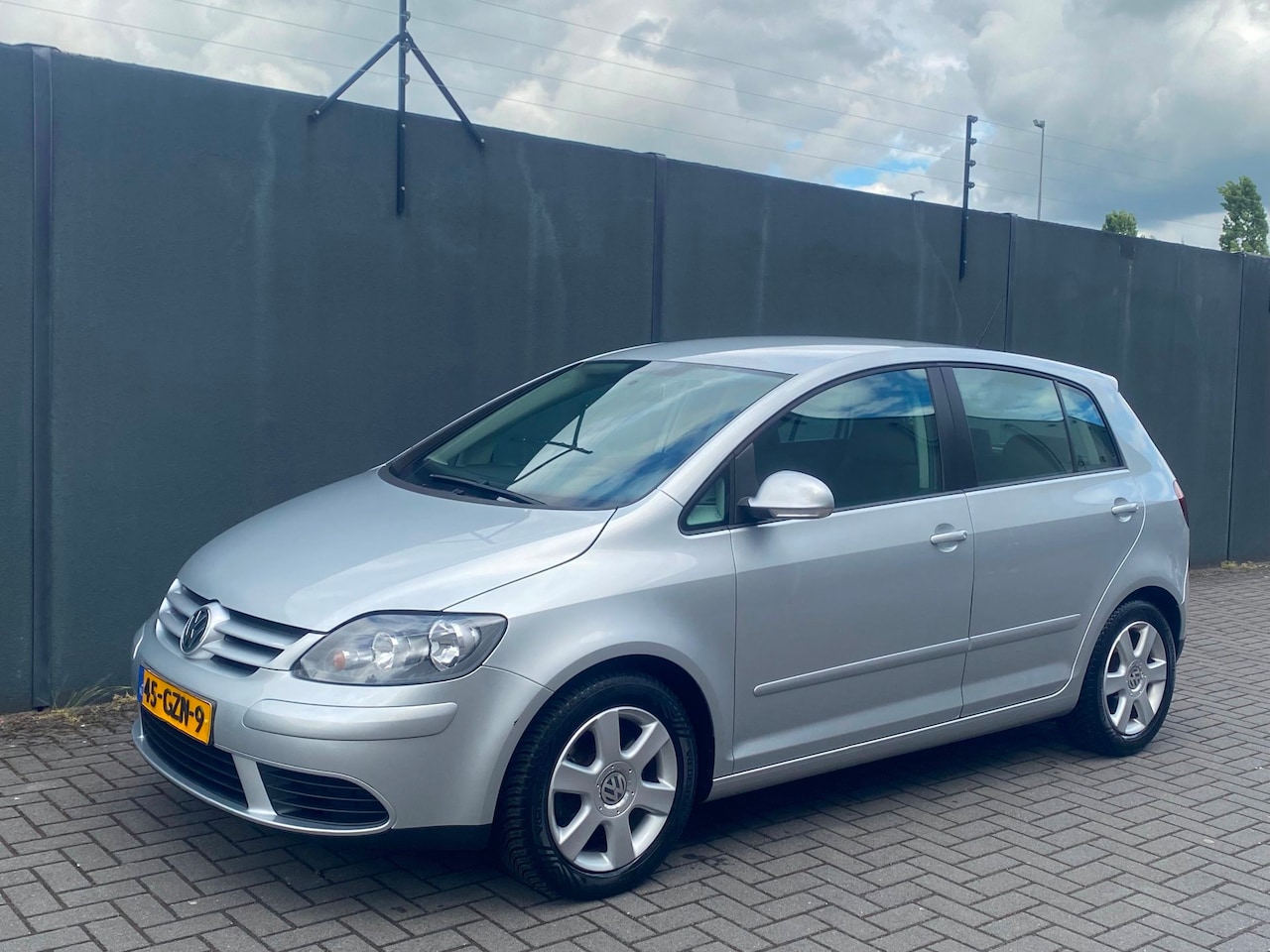 Volkswagen Golf Plus - 1.4 TSI LOOPT OP 3 CILINDERS/LAGE KM'S! - AutoWereld.nl