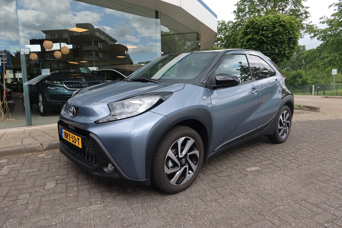 Toyota Aygo X - 1.0 CVT AUTOMAAT Pulse I CAMERA I APPLE CARPLAY I STOELVERW. 2273 KM ! - AutoWereld.nl