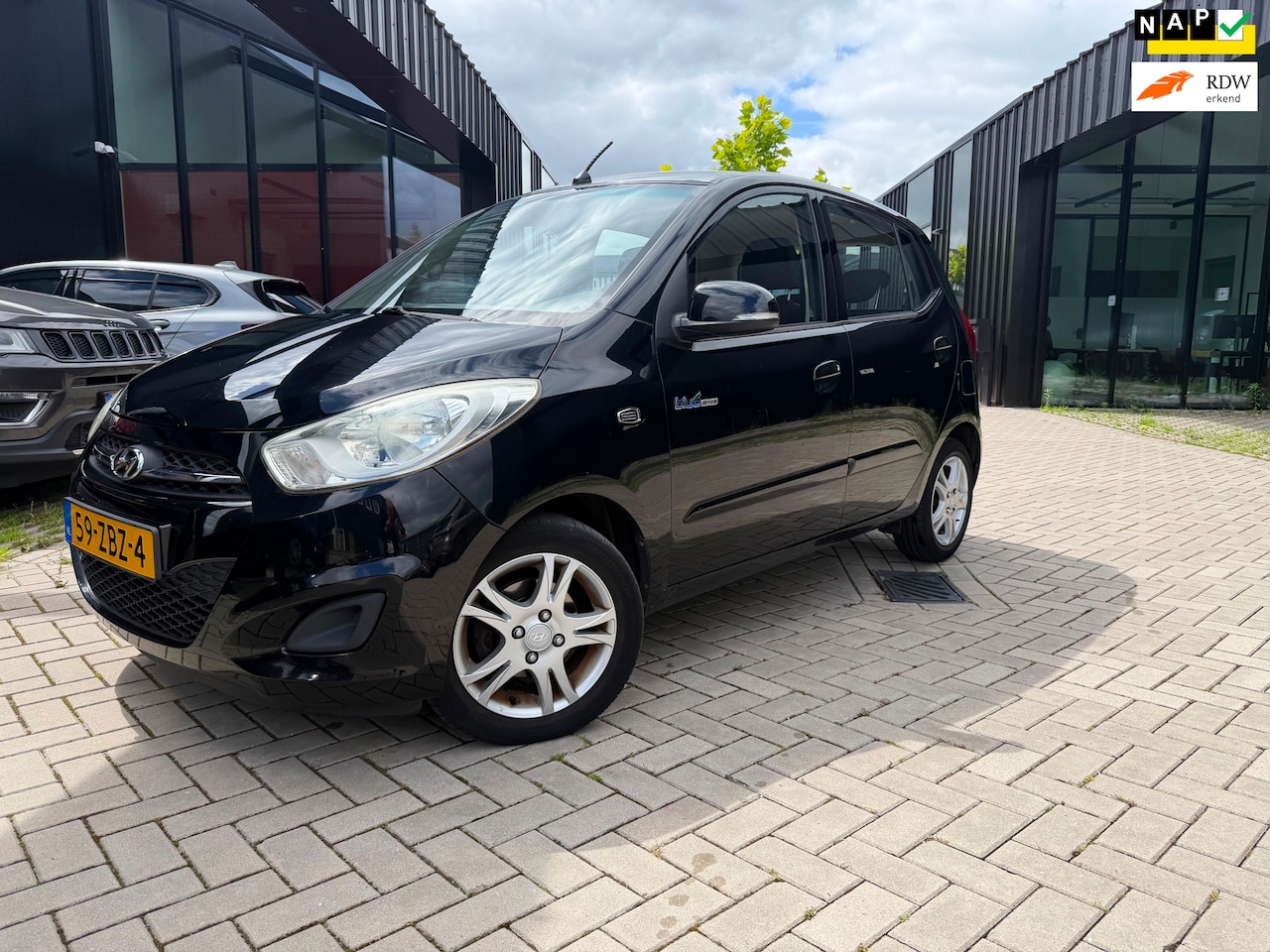 Hyundai i10 - 1.0 i-Vision Airco Parkeersensoren Bluetooth NL Auto NAP - AutoWereld.nl