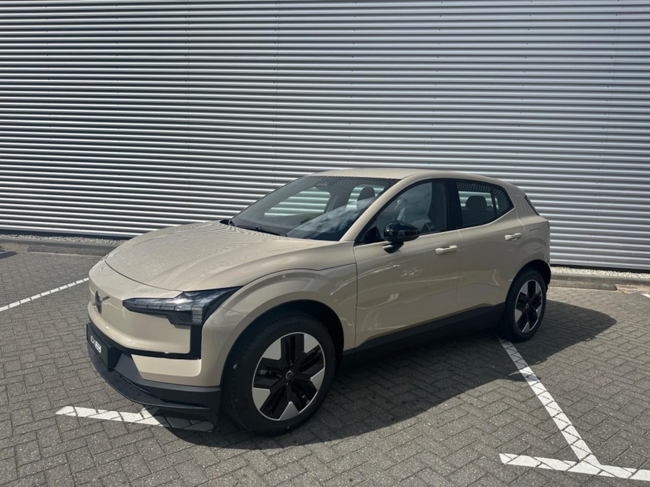Volvo EX30 - Single motor Plus | Demo kilometerstand 400km | Stoel/ Stuurverw - AutoWereld.nl