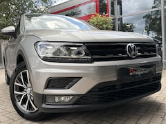 Volkswagen Tiguan - 1.4 TSI * NAVI/ CARPLAY/ LED/ TREKHAAK/ 102 DKM