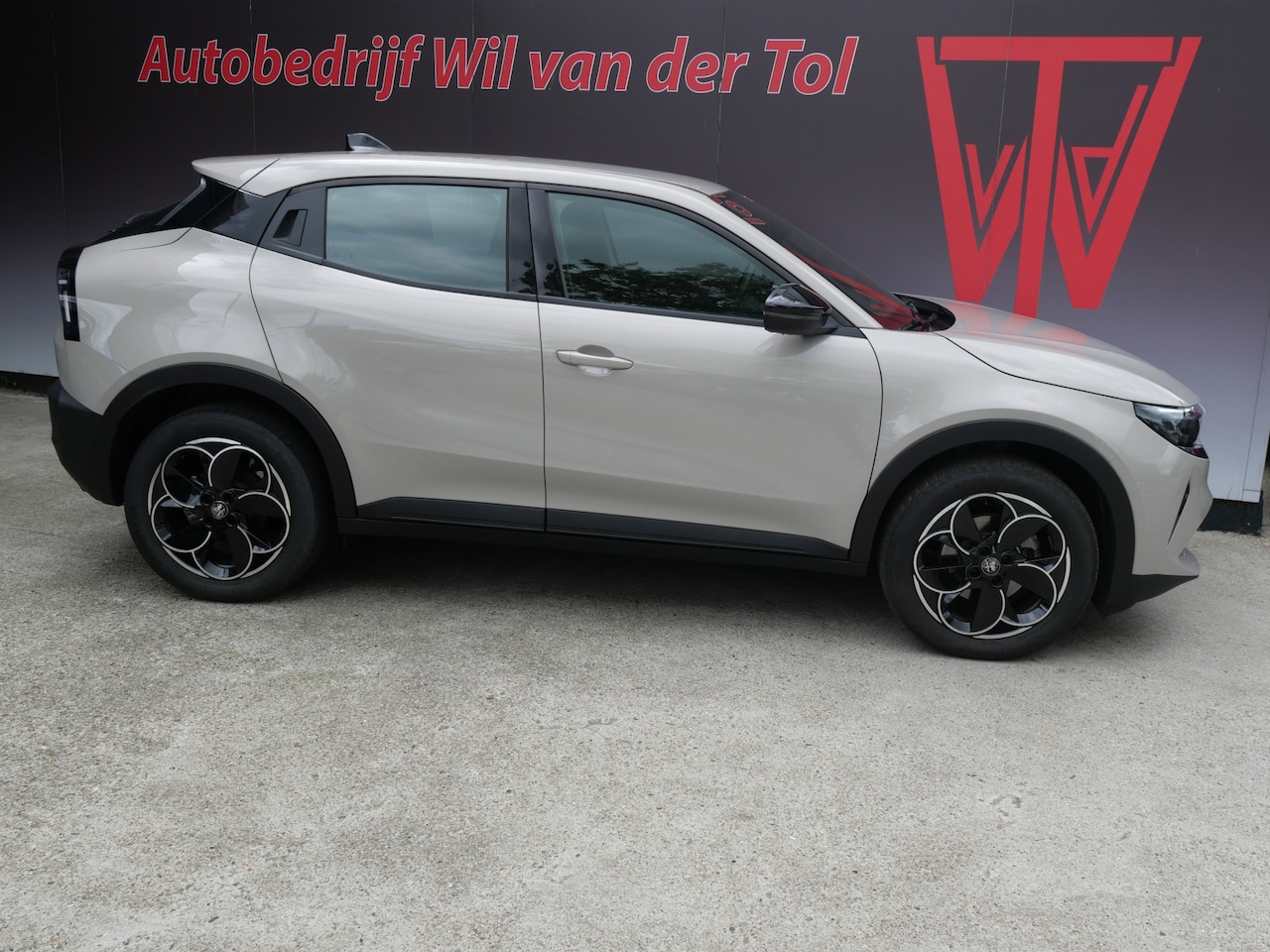 Alfa Romeo Junior - ELETTRICA 54 kWh | CARPLAY | A.C.C | CLIMA | LED | BTW | FABRIEKSGARANTIE!! - AutoWereld.nl