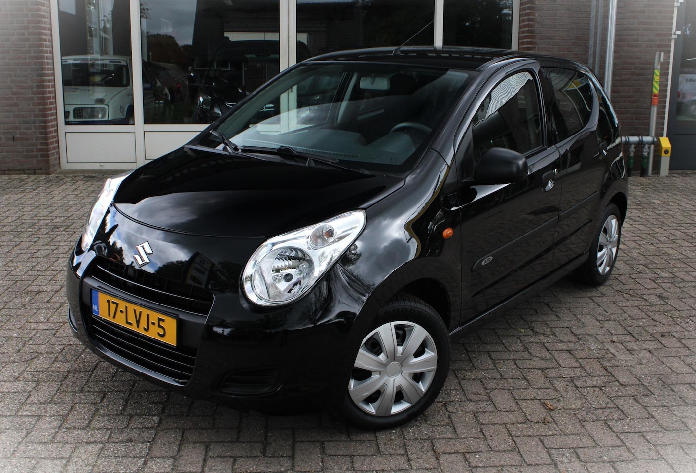 Suzuki Alto - 1.0 Airco, Elektrische ramen V, Centrale vergrendeling, Verstelbaar stuur,  Achterbank nee - AutoWereld.nl