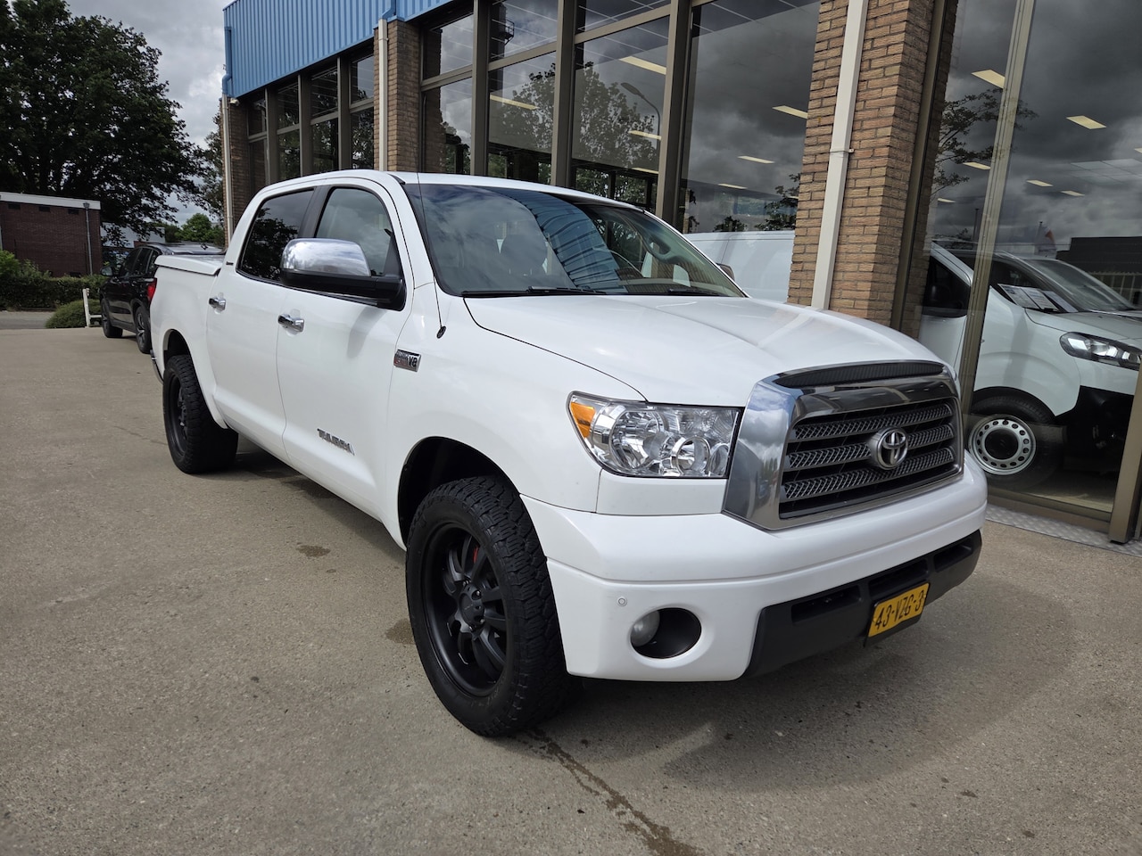 Toyota Tundra - 5.7 V8 Crewmax Limited 4X4 - AutoWereld.nl