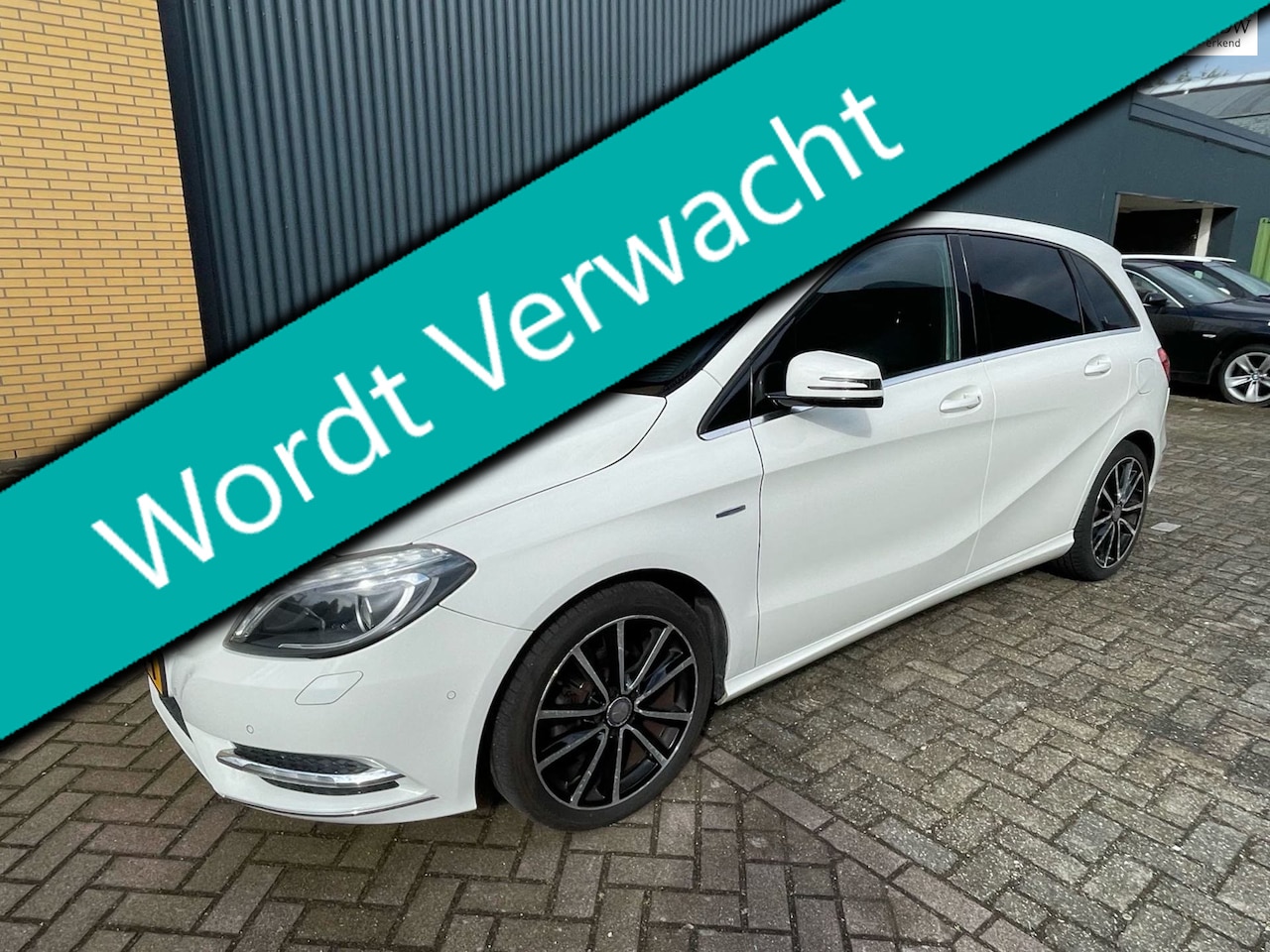 Mercedes-Benz B-klasse - 180 Ambition Clima Schuifdak Navi Xenon Trekhaak - AutoWereld.nl