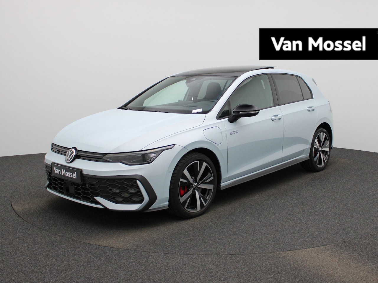 Volkswagen Golf - 1.5 eHybrid GTE 272 PK | Panoramadak | Trekhaak | 18 Inch Catania Velgen | LED Matrix | St - AutoWereld.nl
