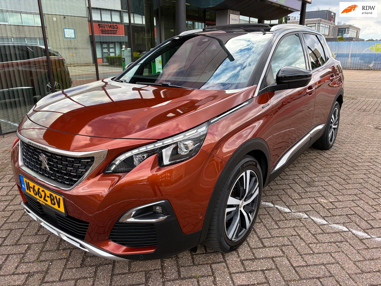 Peugeot 3008 - 1.6 e-THP GT Line / Automaat / Pano'dak / Carplay / Xenon / LED - AutoWereld.nl