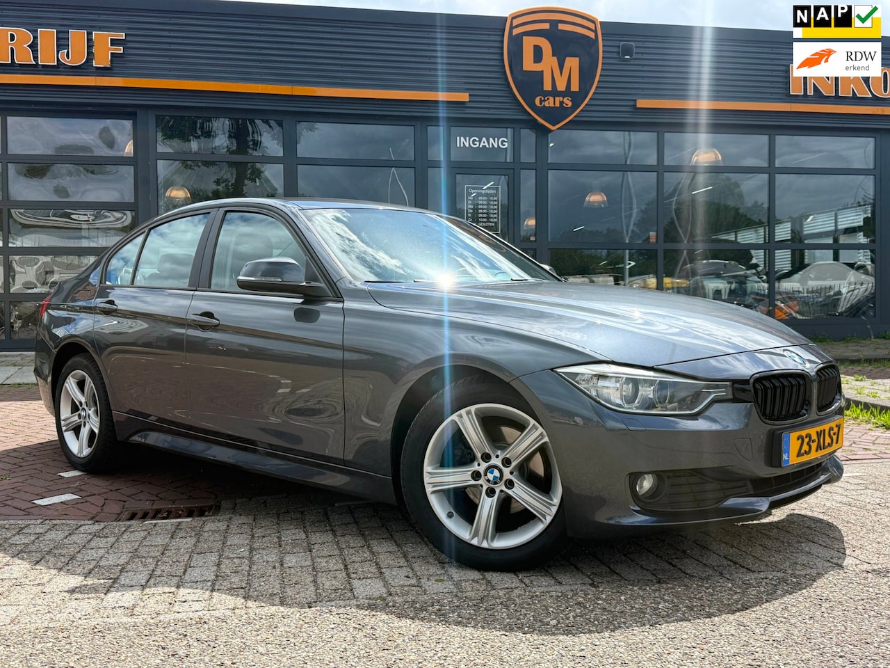 BMW 3-serie - 320i High Executive | Automaat | Navi | Cruise | Airco | - AutoWereld.nl
