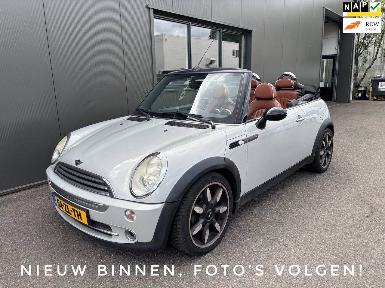MINI Cabrio - 1.6 Automaat Cooper Sidewalk / Leder ! - AutoWereld.nl