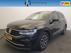 Volkswagen Tiguan - 1.5 TSI 150pk DSG/AUT Life Business Wegklapbare trekhaak, Camera, Climatronic