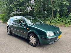 Volkswagen Golf - 1.6 Trendline | Automaat | 111.000km NAP | Airco | APK 06-2027