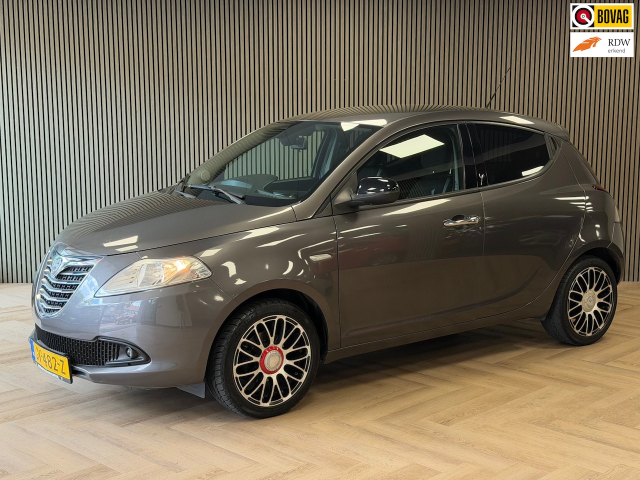Lancia Y(psilon) - Ypsilon 1.2 Platinum AIRCO PDC ELEKTR. RAMEN START/STOP - AutoWereld.nl