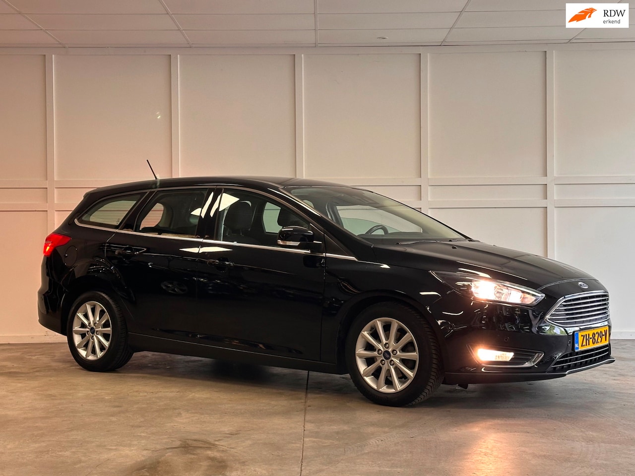 Ford Focus Wagon - 1.0 ST-Line / 2018 / Trekhaak / PDC / Stoelverwarming - AutoWereld.nl