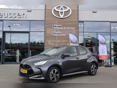 Toyota Yaris - HYBRID 115 DYNAMIC STOEL/STUURVERW BLIND-SPOT P-SENSOREN 16'' LM-VELGEN KEYLESS CAMERA APP