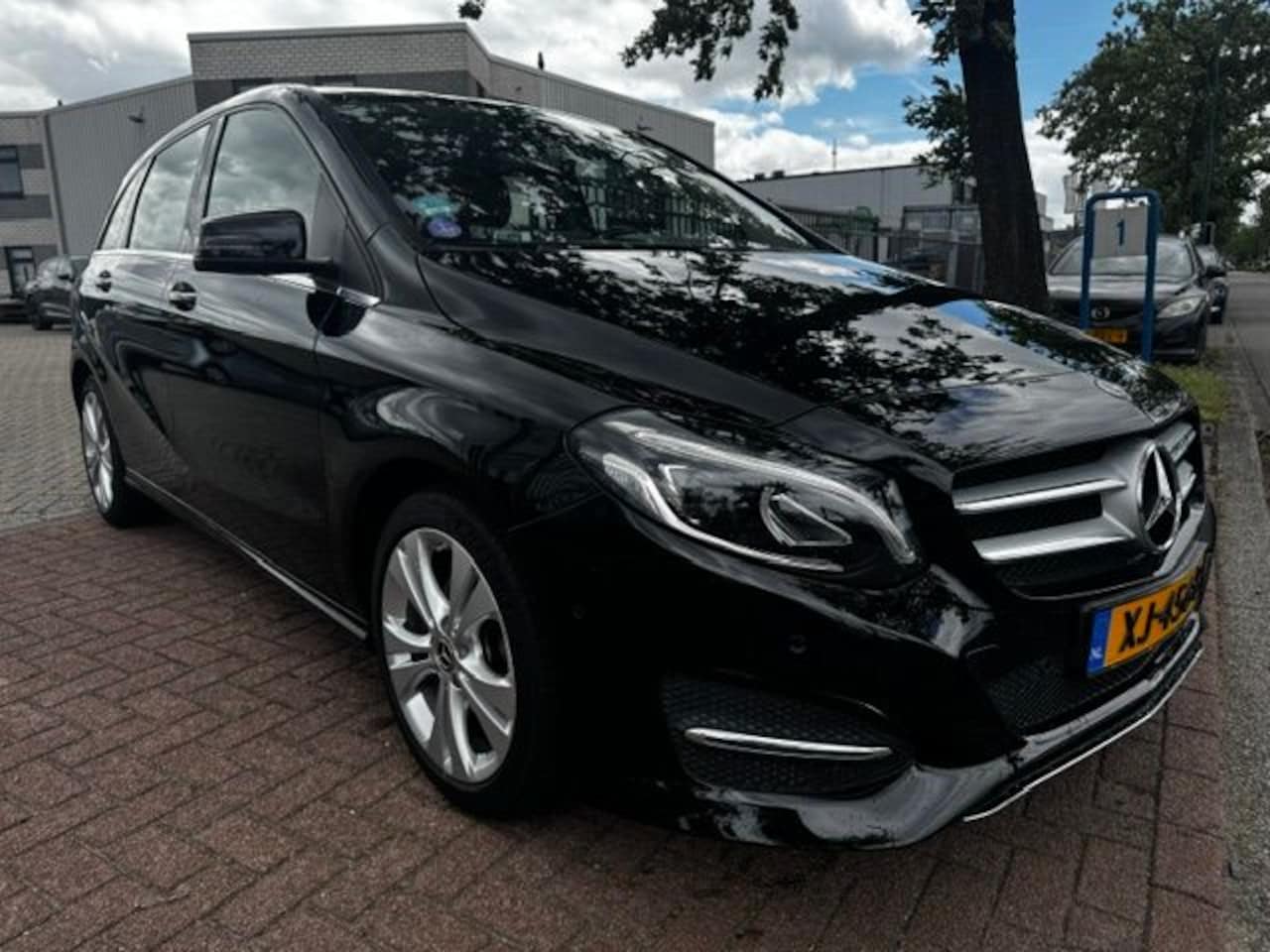 Mercedes-Benz B-klasse - 180 Ambition Automaat 132.000km Airco/ECC,Navigatie,Camera,Half Leder - AutoWereld.nl