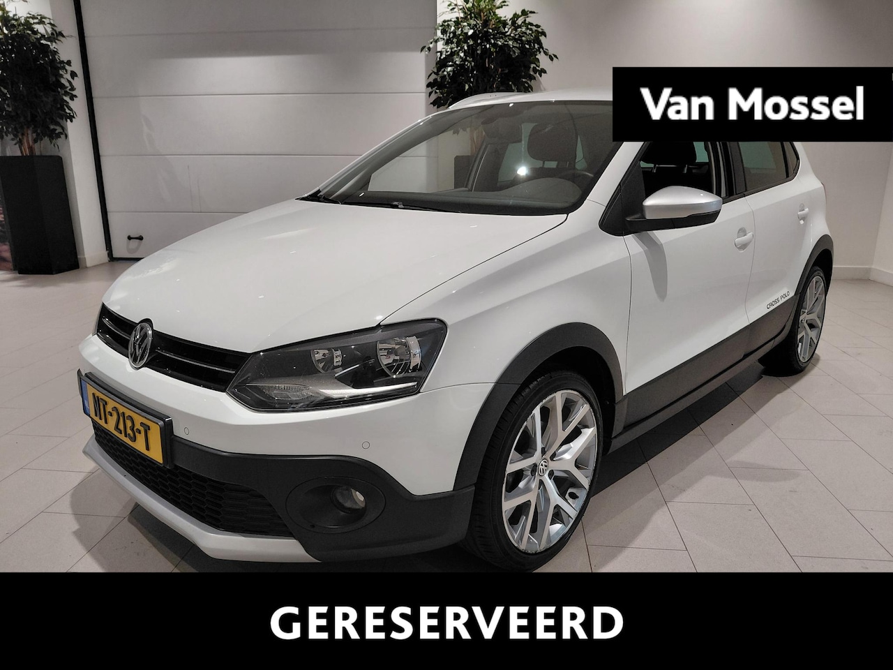 Volkswagen Polo - 1.2 TSI Cross Airco | Cruise Control | Dakrails | Lichtmetalen Velgen | Navigatie | Spraak - AutoWereld.nl