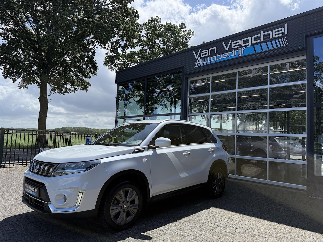 Suzuki Vitara - 1.4 B.jet Select Automaat / Adaptive Cruise / LED / DAB / Apple Carplay - AutoWereld.nl