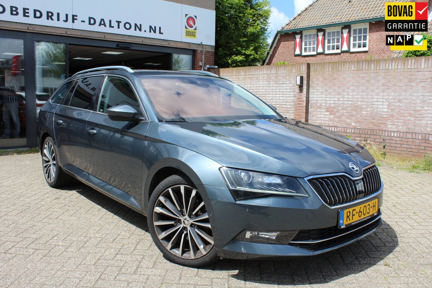Skoda Superb Combi - 1.6 TDI BAK EN MOTOR ZIJN GEDAAN - AutoWereld.nl