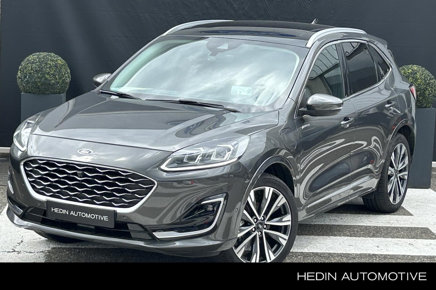 Ford Kuga - 2.5 PHEV Vignale | Trekhaak | Panoramadak | 20 inch | Technology Pack | Driver Assistance - AutoWereld.nl