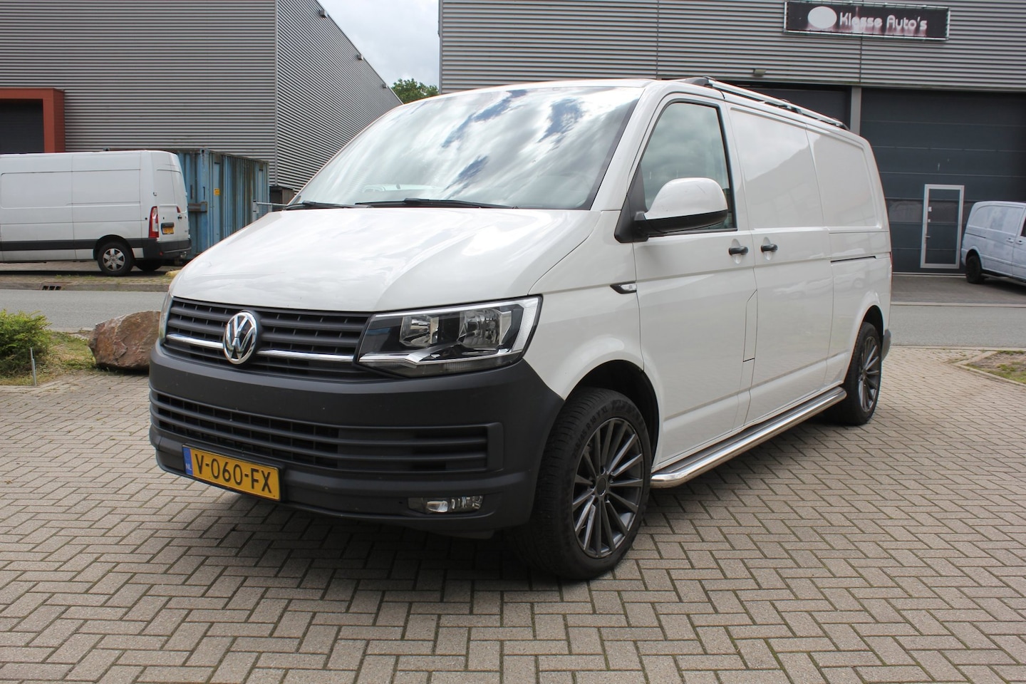Volkswagen Transporter - 2.0 TDI L2H1 DC Highline 2.0 TDI L2H1 DC Highline - AutoWereld.nl