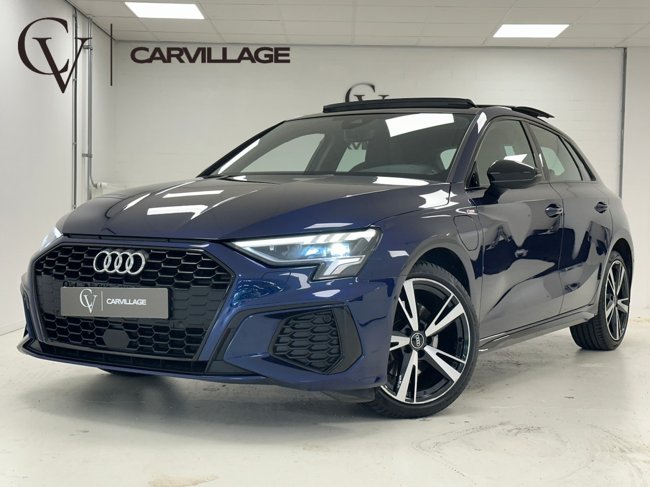 Audi A3 Sportback - 40 TFSI e S Line | Navarra Blue | Panoramadak | Leer | Adaptief Cruise Control | - AutoWereld.nl