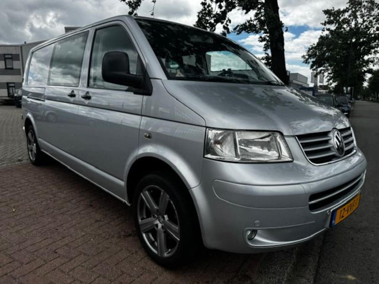 Volkswagen Transporter - 2.5 TDI 130pk Automaat Rolstoelinrichting Airco,Lang Zeer Nette Bus - AutoWereld.nl