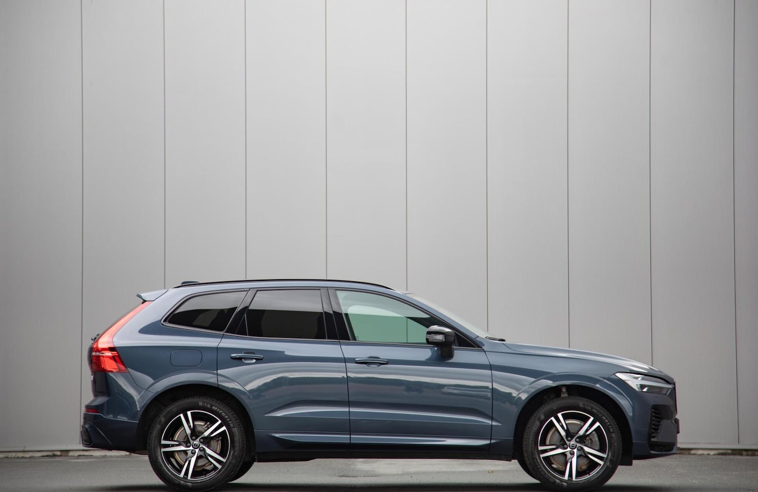 Volvo XC60 - 2.0 T6 Plug-in hybrid AWD R-Design Panorama|Long range|Trekhaak|Google - AutoWereld.nl