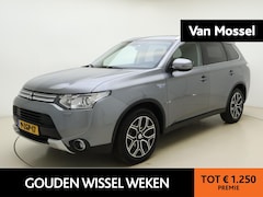 Mitsubishi Outlander - 2.0 PHEV Executive Edition X-Line | Navigatie | Climate Control | Camera | Keyless | Licht