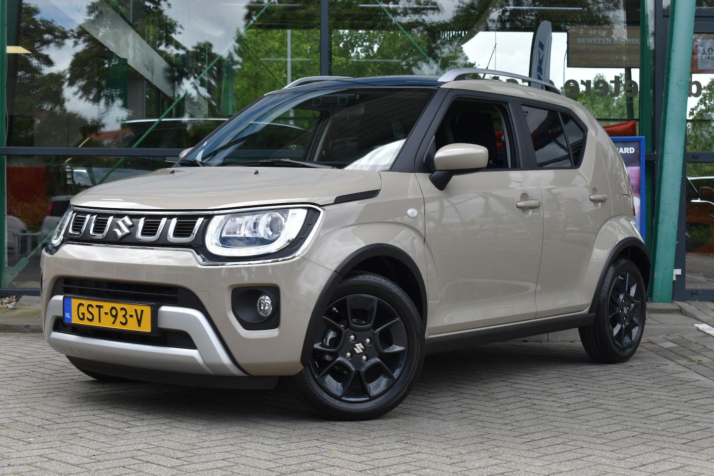 Suzuki Ignis - 1.2 Smart Hybrid Select | Apple Carplay/Android Auto | Achteruitrijcamera | Lage kilometer - AutoWereld.nl