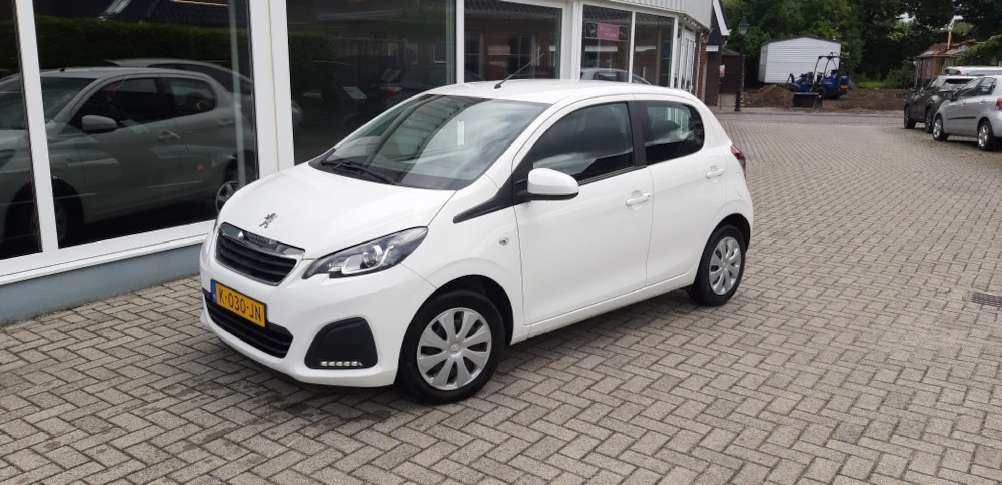 Peugeot 108 - 1.0 e-VTi Active Airco/Navigatie/Parkeersensoren - AutoWereld.nl
