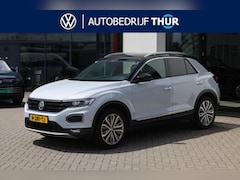 Volkswagen T-Roc - 1.5 TSI Sport trekhaak, 18" LMV, LED, achteruitrijcamera, navigatie, zwarte hemel + zwart