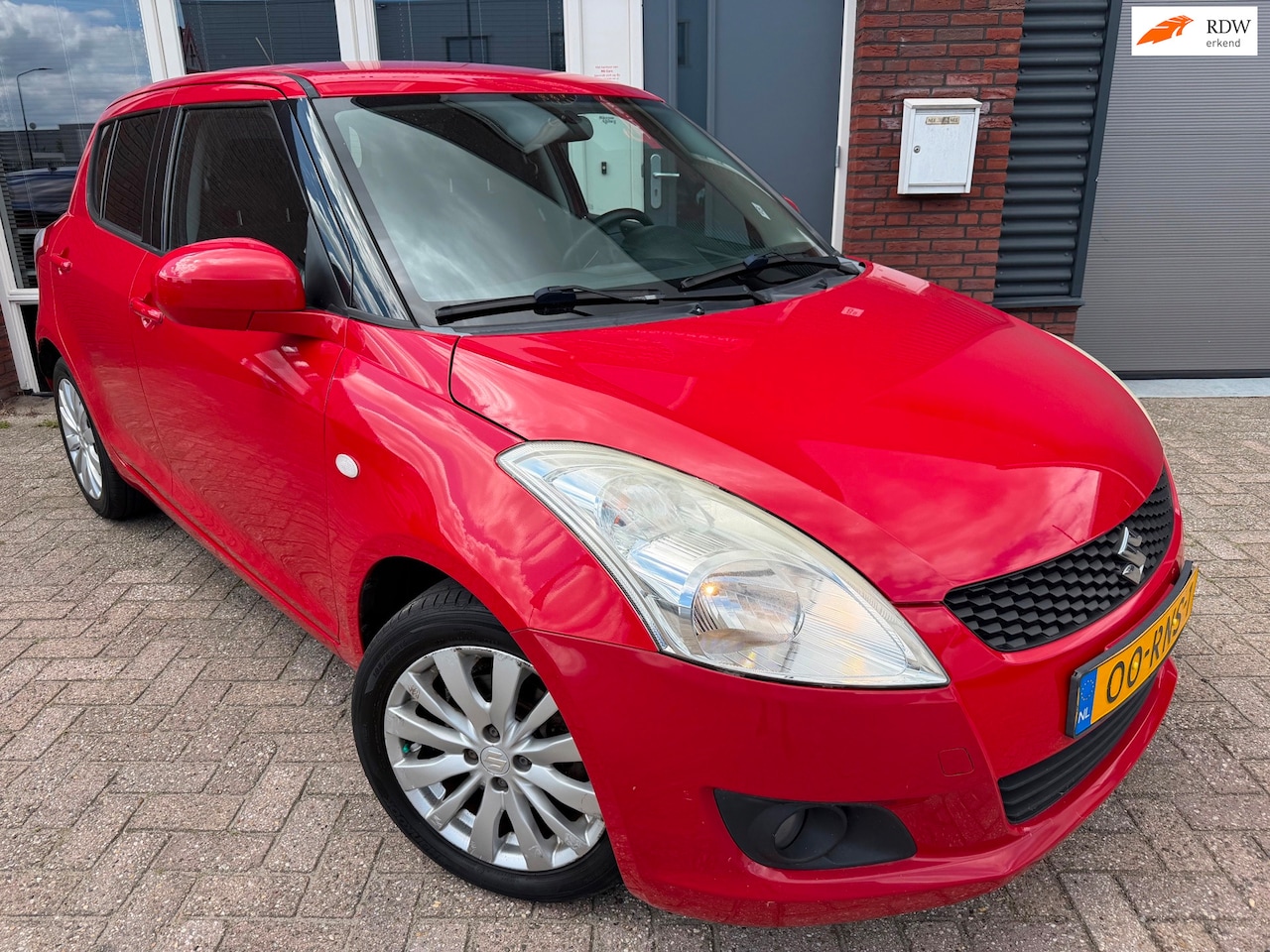 Suzuki Swift - 1.2 Exclusive EASSS / Clima / Cruise / 5DRS / NAP / LM - AutoWereld.nl